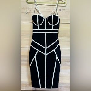 Black and white bodycon dress size small